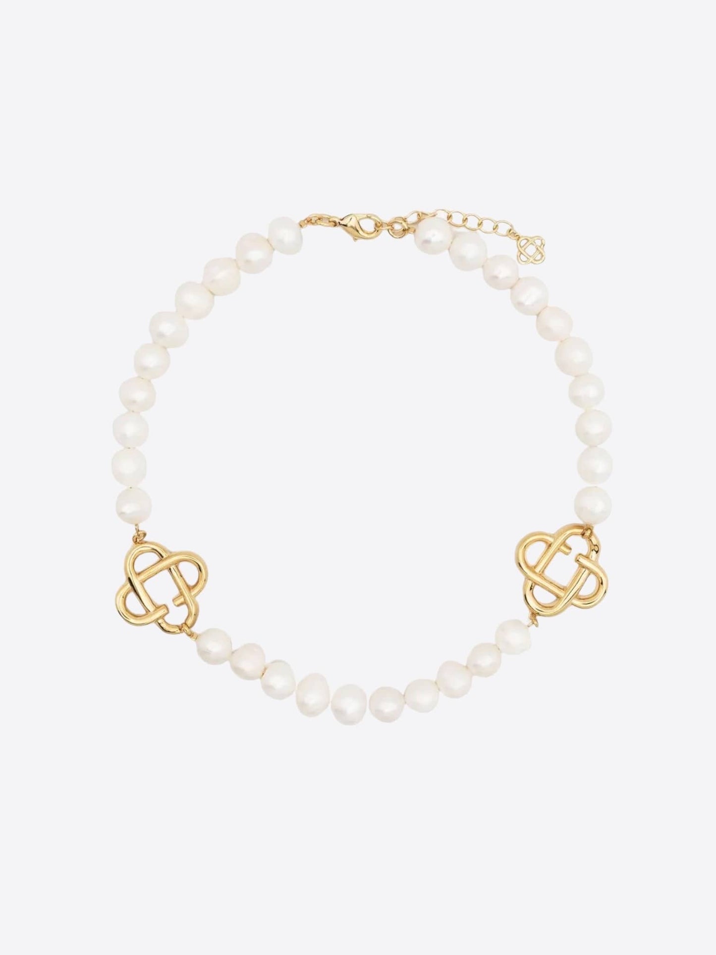 Collar mediano con logotipo de perlas