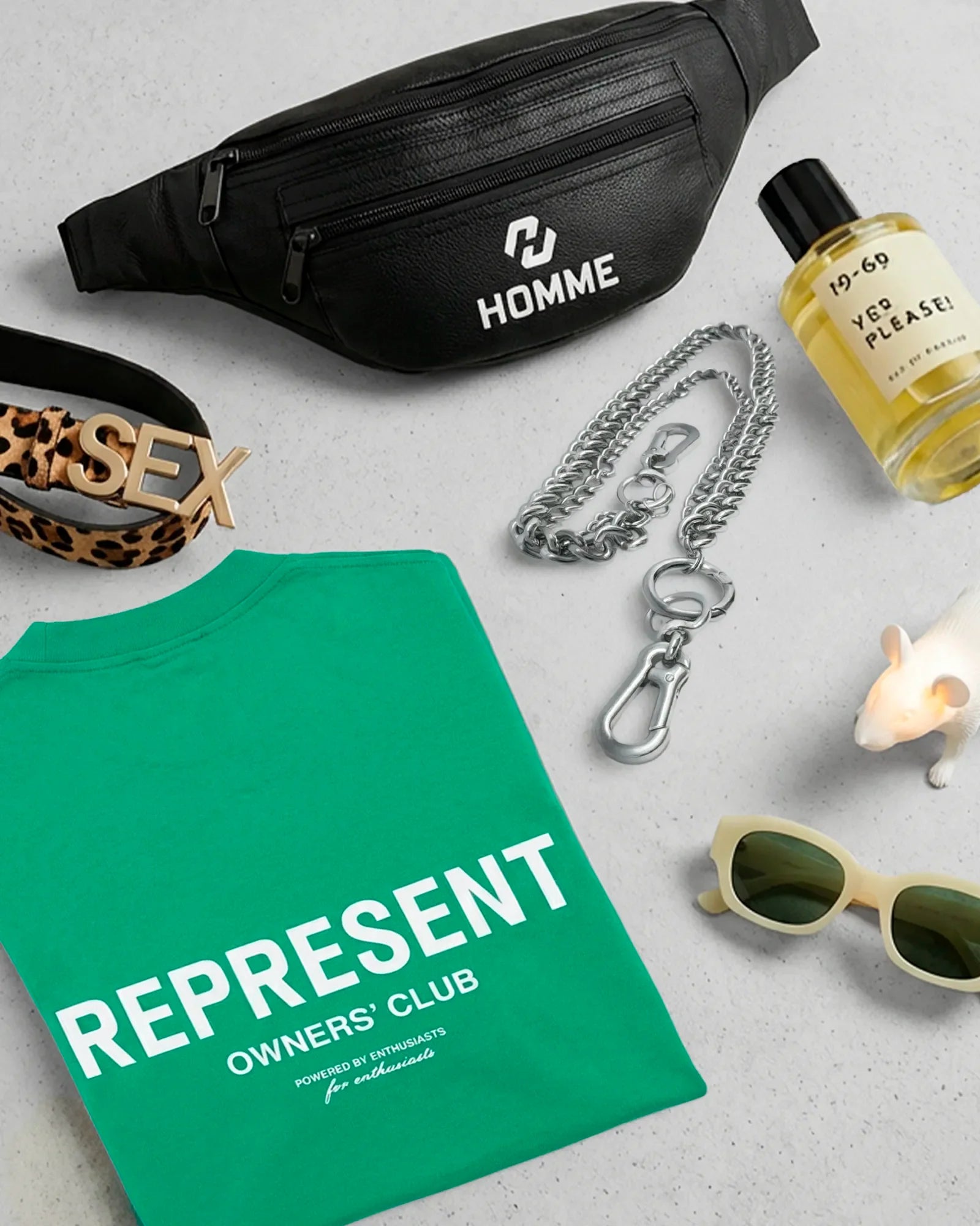 Premium men’s gifts under €200. Thoughtful, stylish and accessible pieces curated by HOMME+ for effortless gifting.