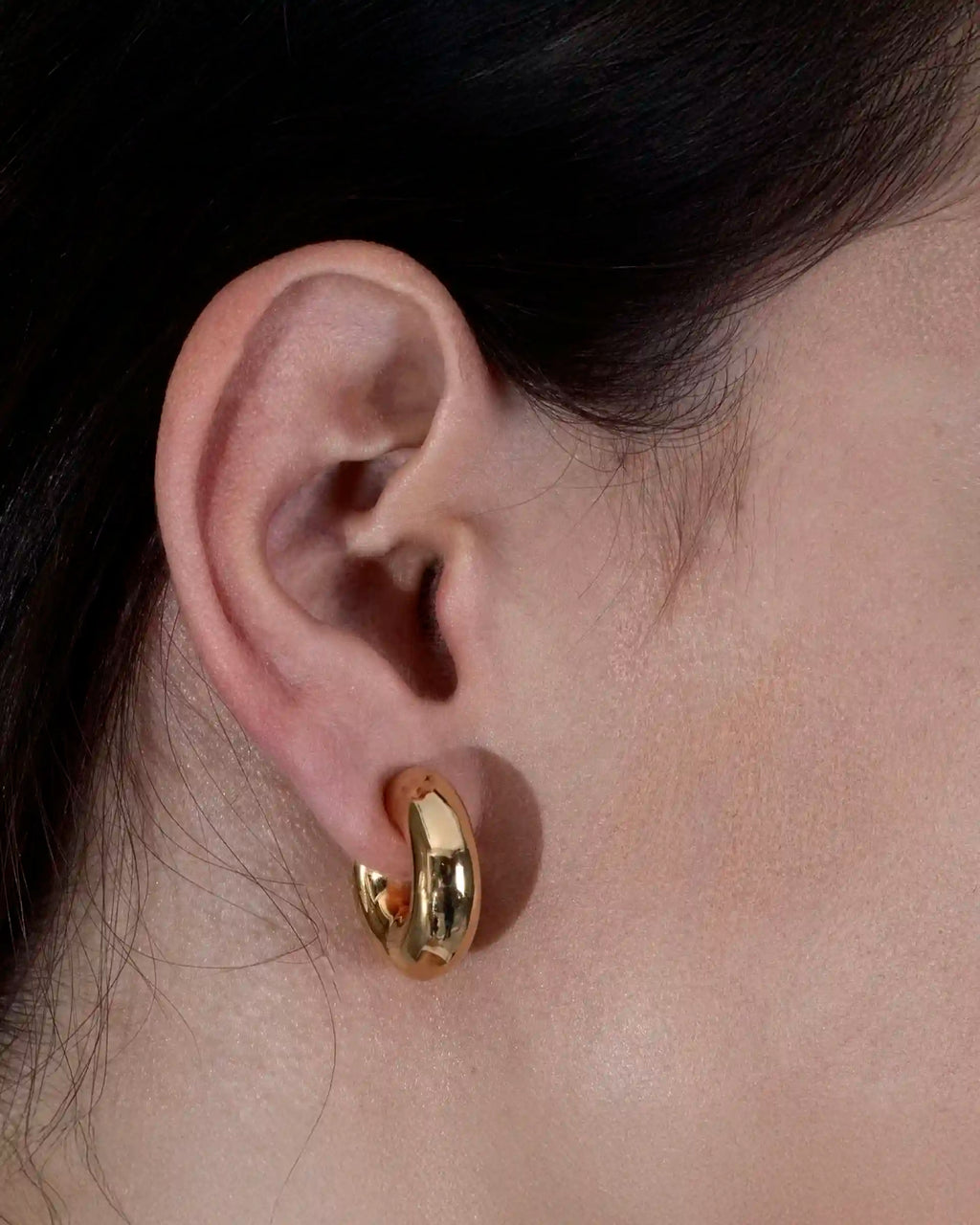 Model wearing Alan Crocetti Clear Blown Peekaboo single earring in gold vermeil.