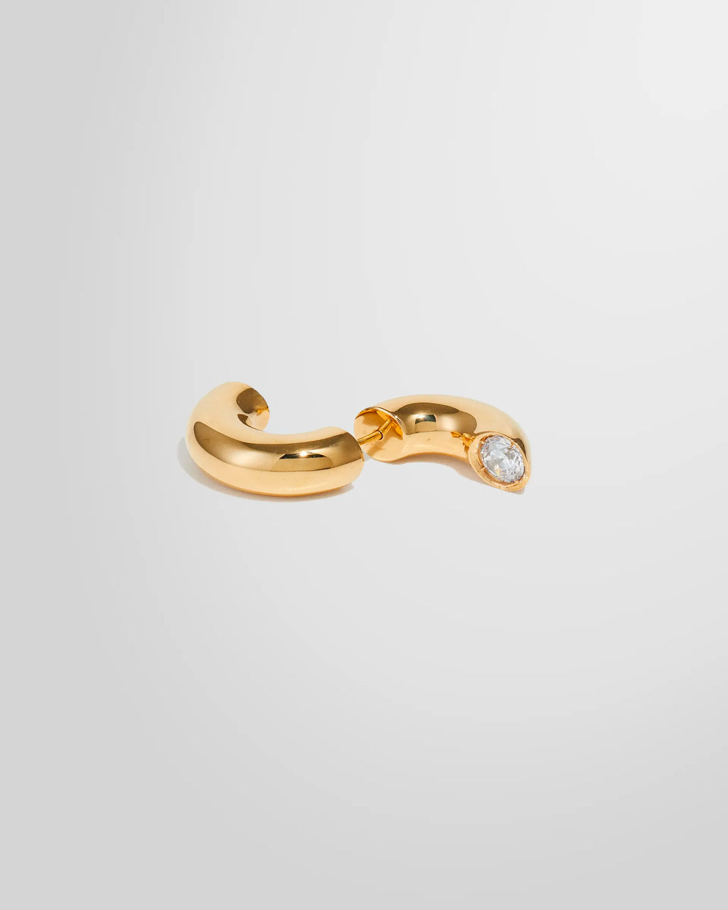 Alan Crocetti Clear Blown Peekaboo earring showing the S-shape, side view.