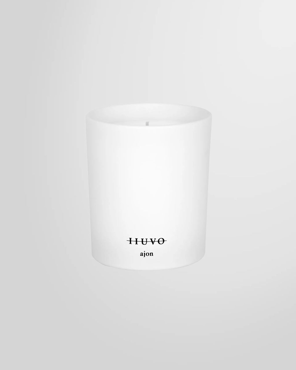 Front view of the IIUVO Ajon scented candle with label, product shot.