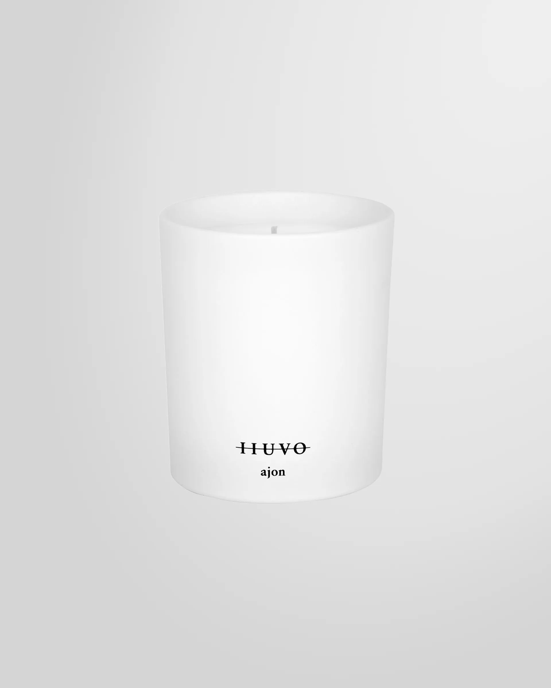 Front view of the IIUVO Ajon scented candle with label, product shot.