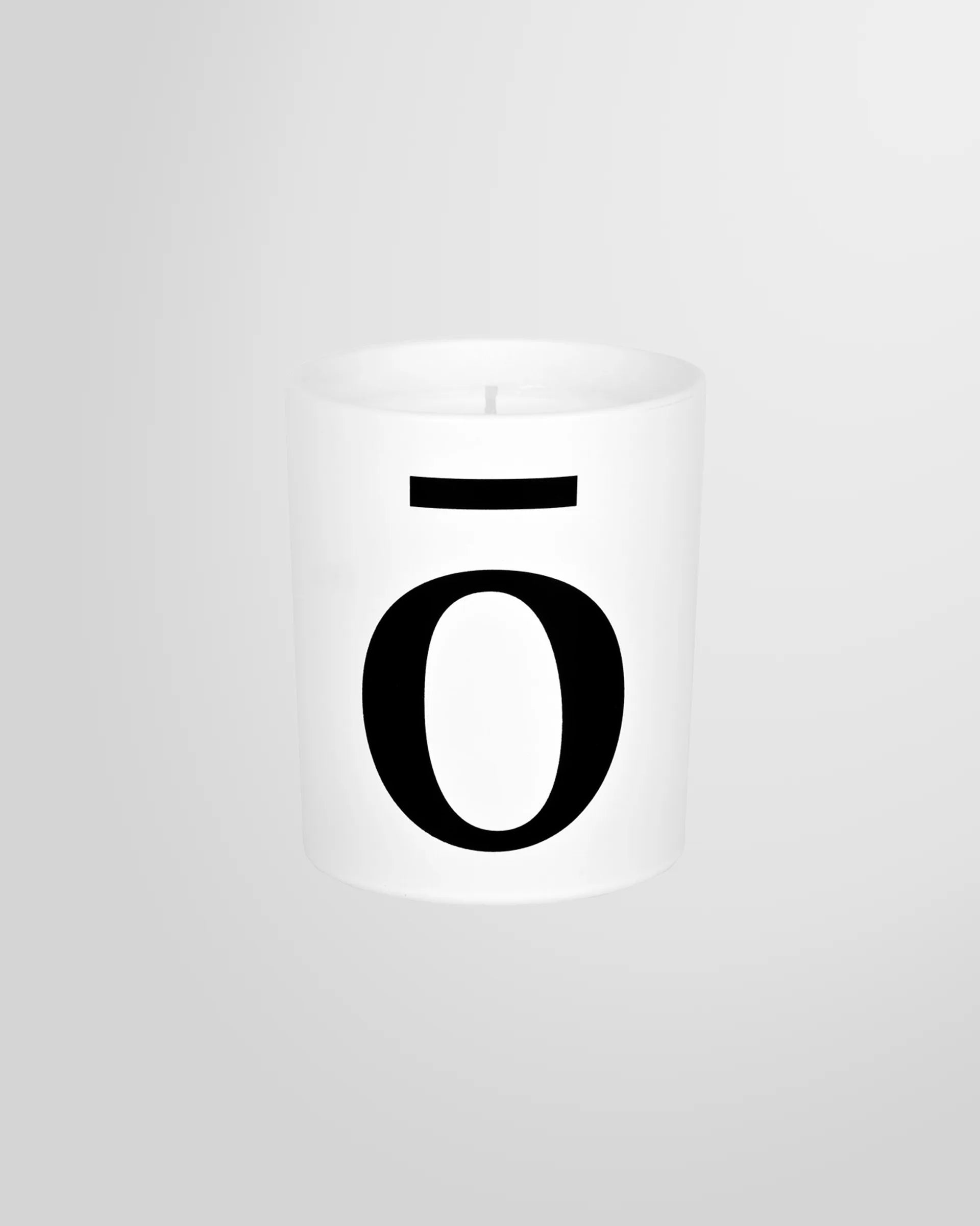 Front view of the scented candle Kurin from IIUVO showing the brand logo.