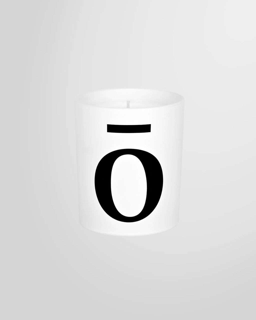 Front view of the scented candle from iiuvo showing the brand logo
