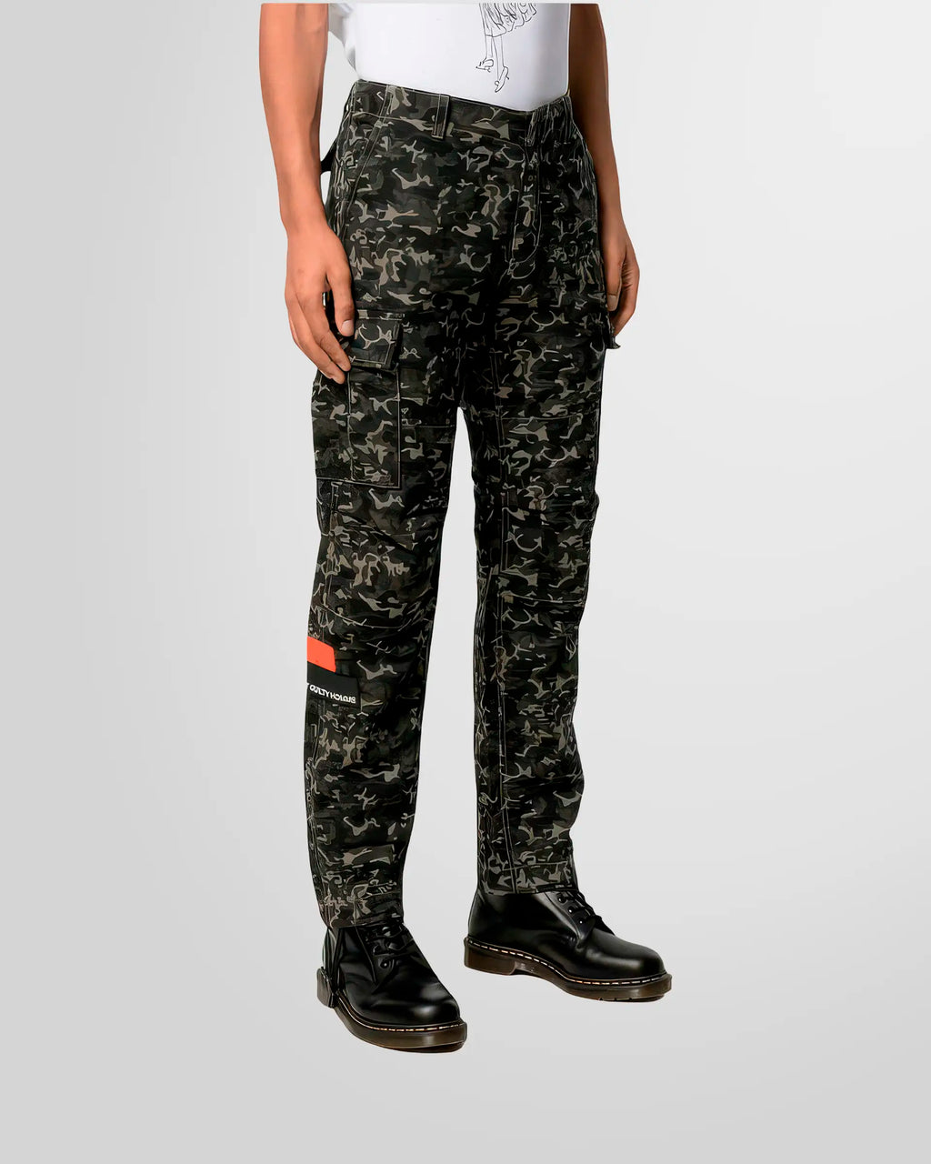 Side view of Not Guilty Homme camouflage cargo pants showing flap pockets.