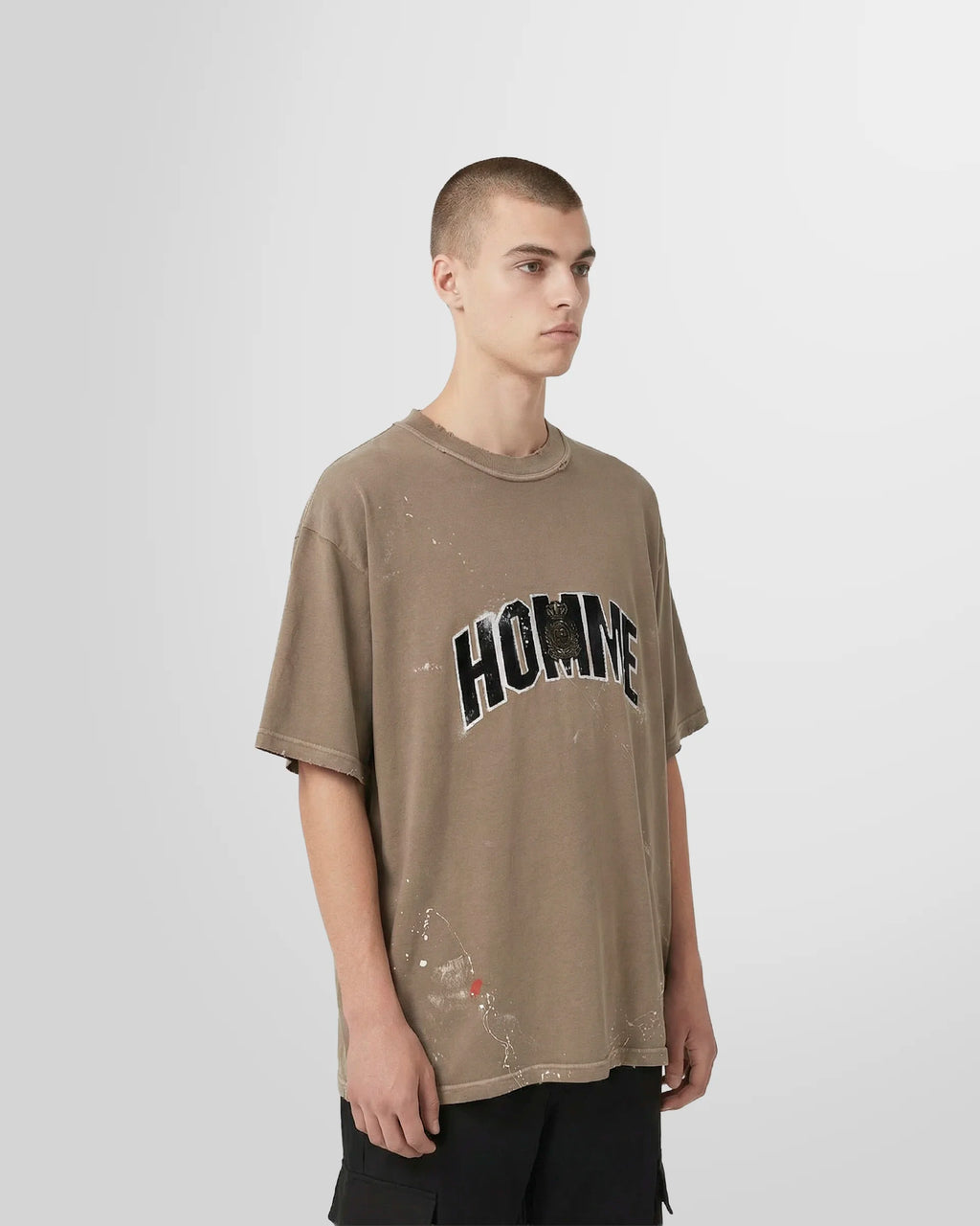 Side view of the oversized beige College T‑Shirt by Not Guilty Homme.