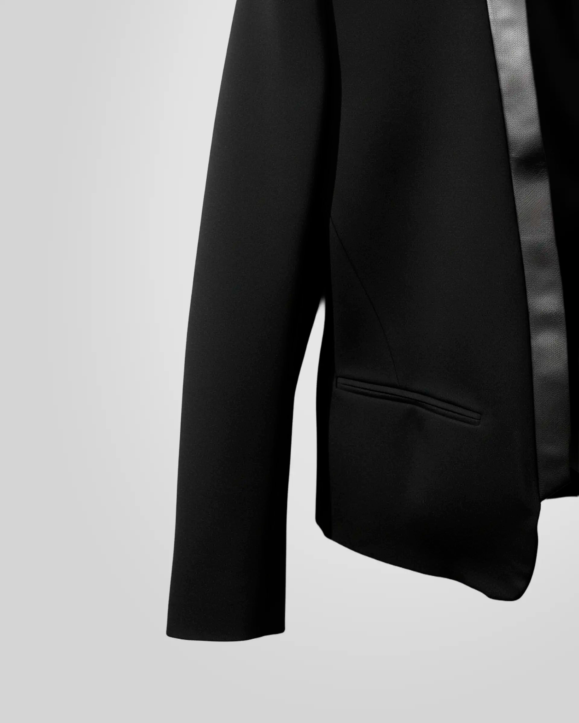 Close‑up of the Not Guilty Homme wool blazer, showing the nappa leather lapel and the front pocket.
